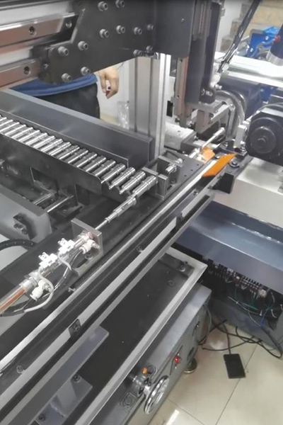 自動(dòng)液壓滾絲機(jī)